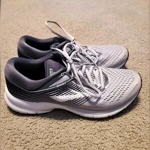 Women's 10, Brooks Launch Light Gray Athletic Sneakers